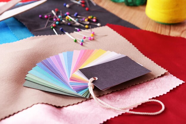 Set de mostre de broderii colorate